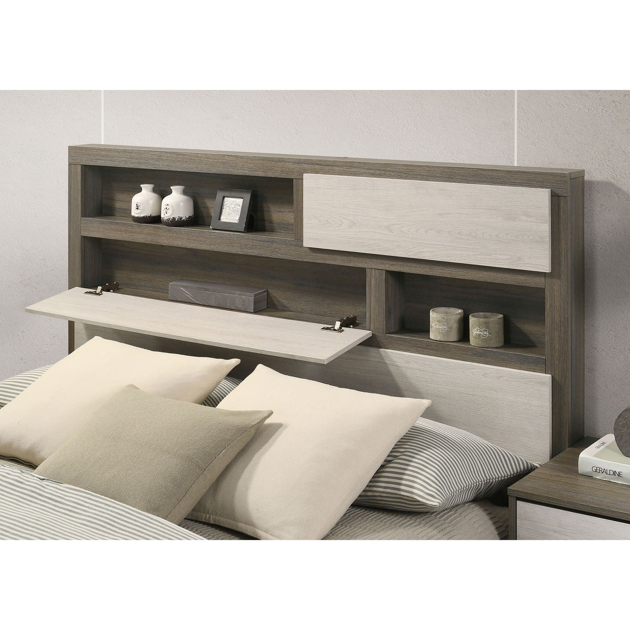4 Piece Queen Bedroom Set With Built In Storage And Mirror - Oak