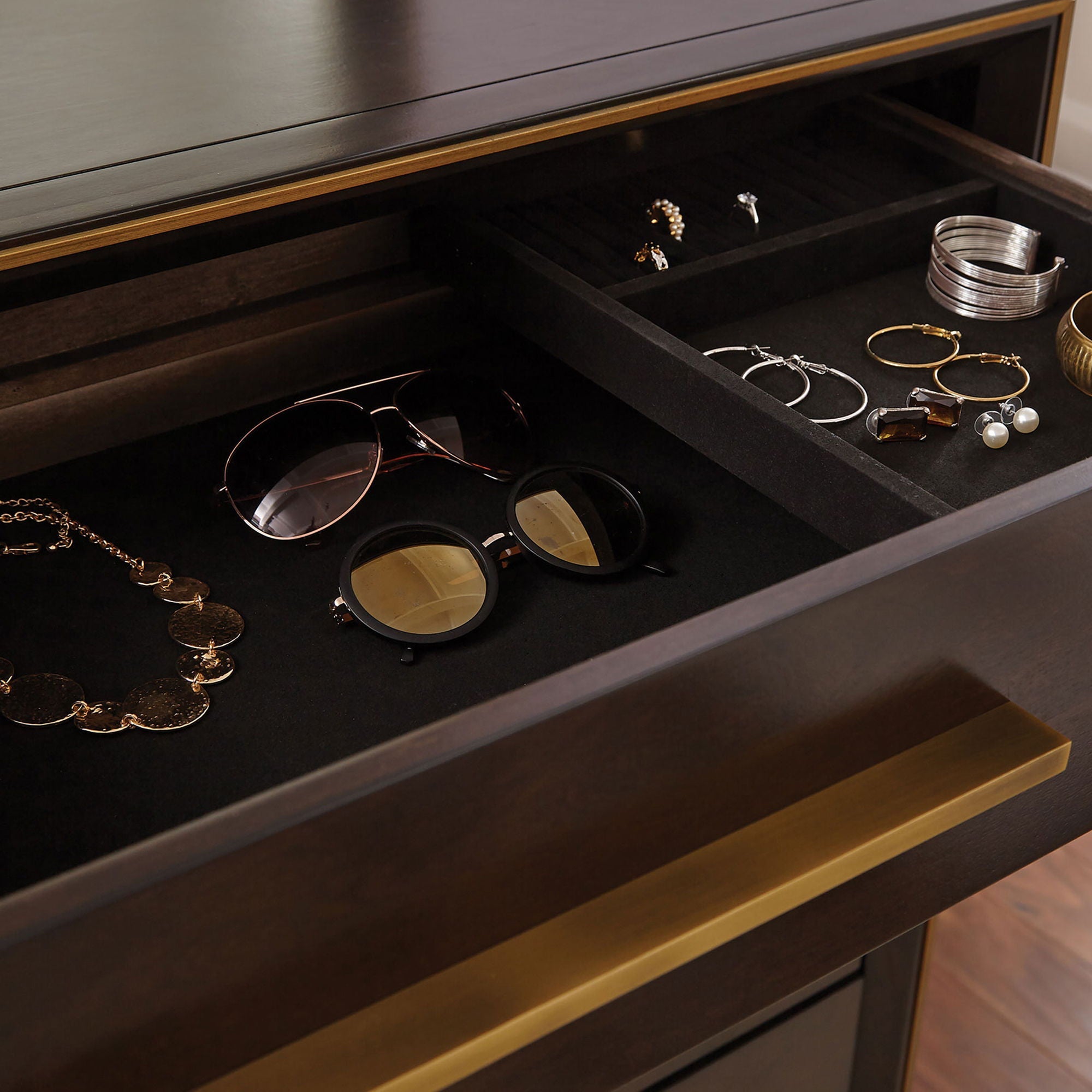 Prescott - 8 Drawer Dresser
