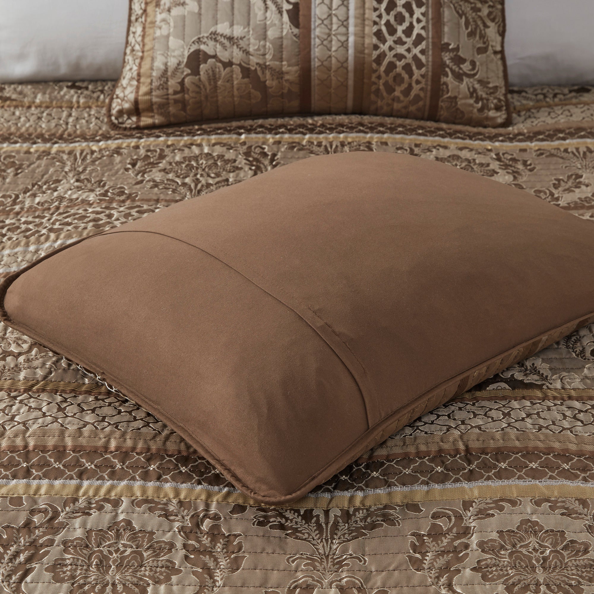 6 Piece Jacquard Quilt Set with Throw Pillows – Brown/Gold King/Cal King