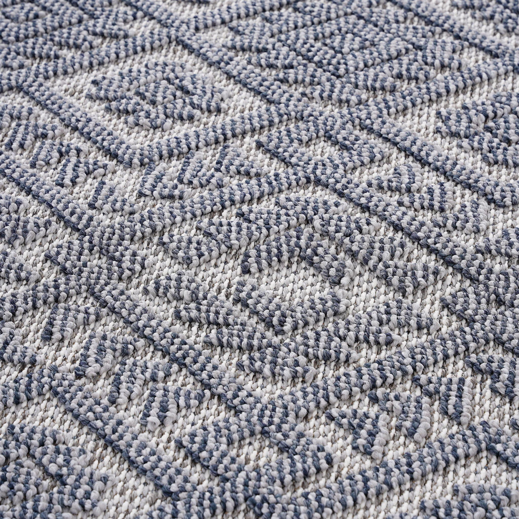 Guros - Trendy Traditional Indoor / Outdoor Rug