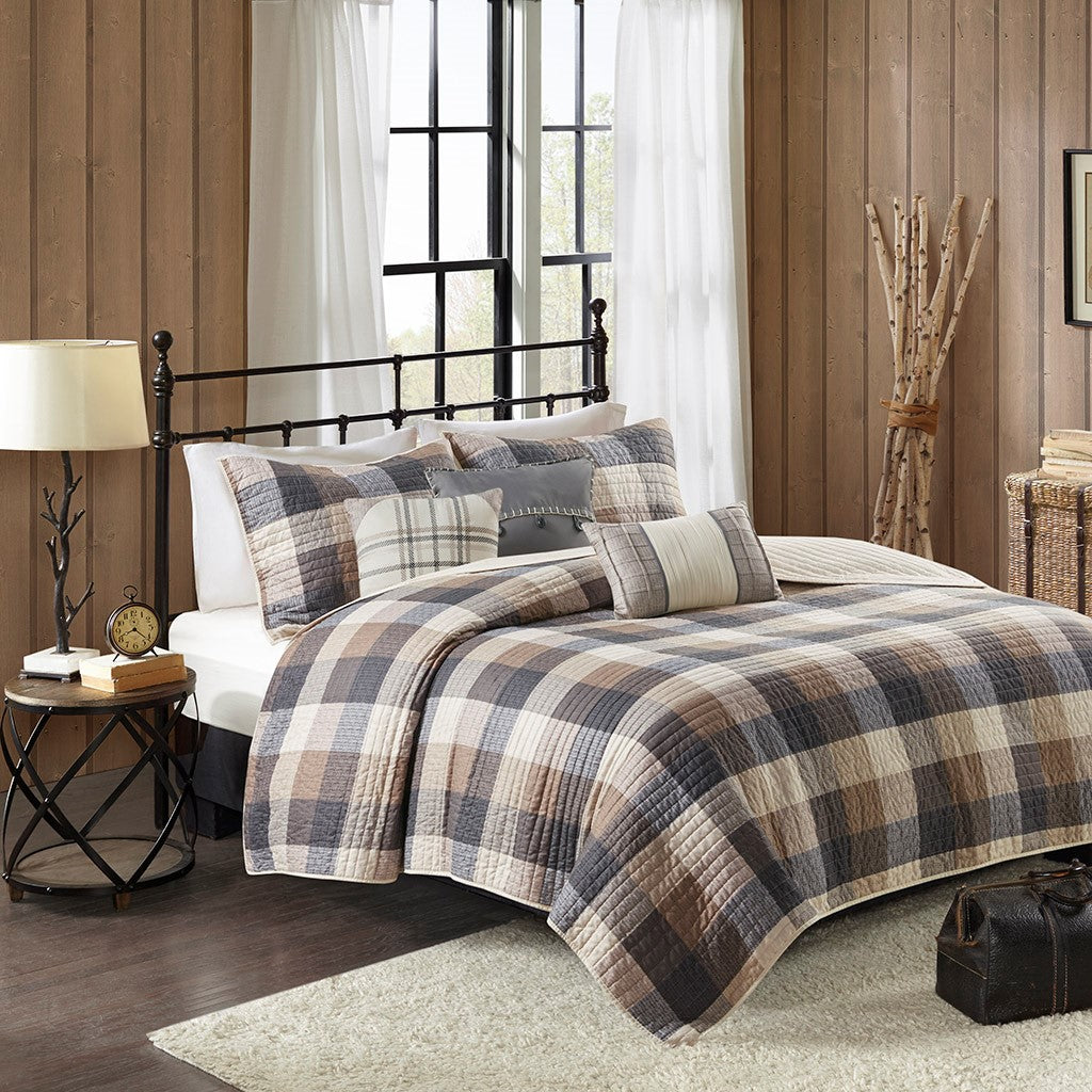 6 Piece Printed Herringbone Quilt Set with Throw Pillows
