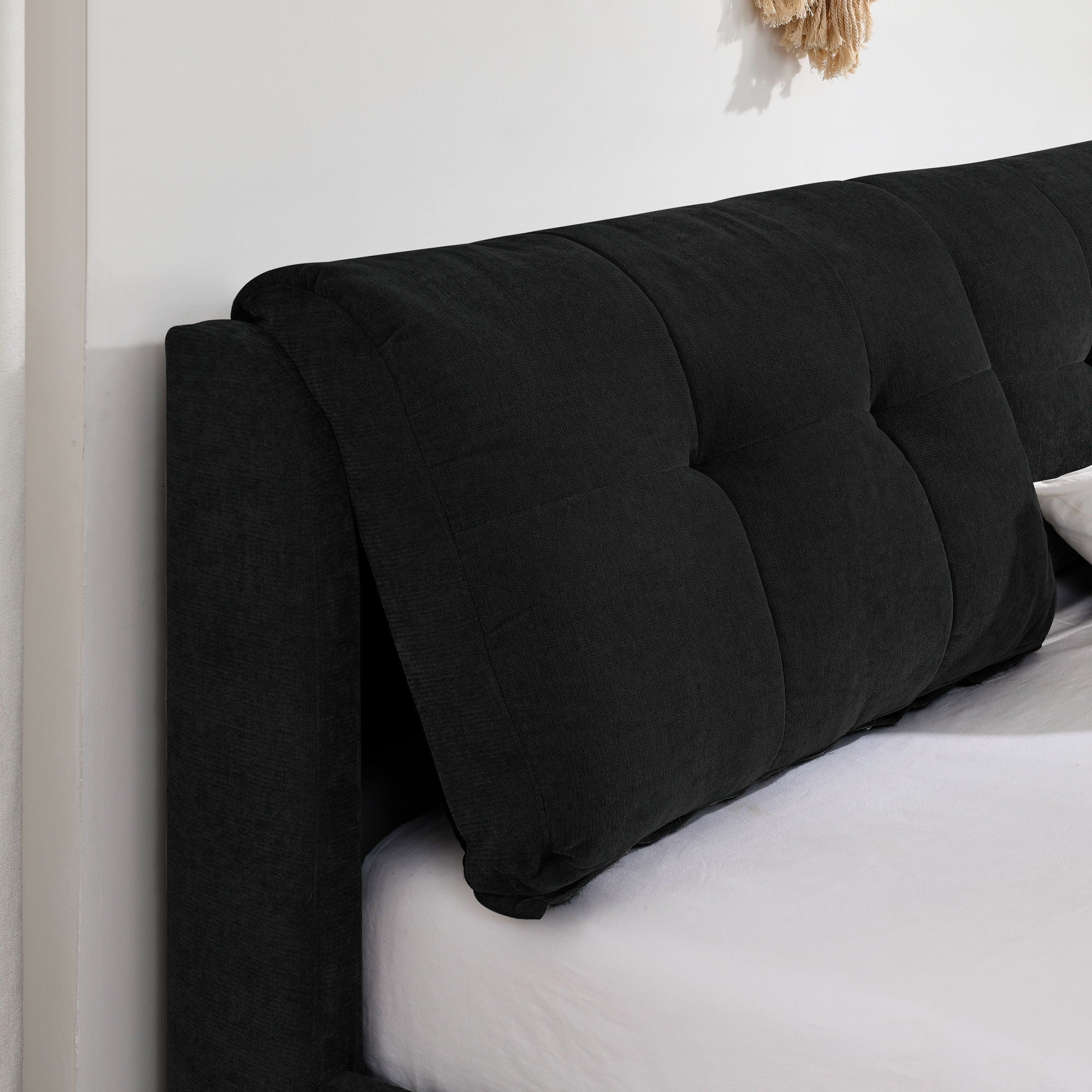 Storage Upholstered Hydraulic Platform Bed With Integrated Headboard