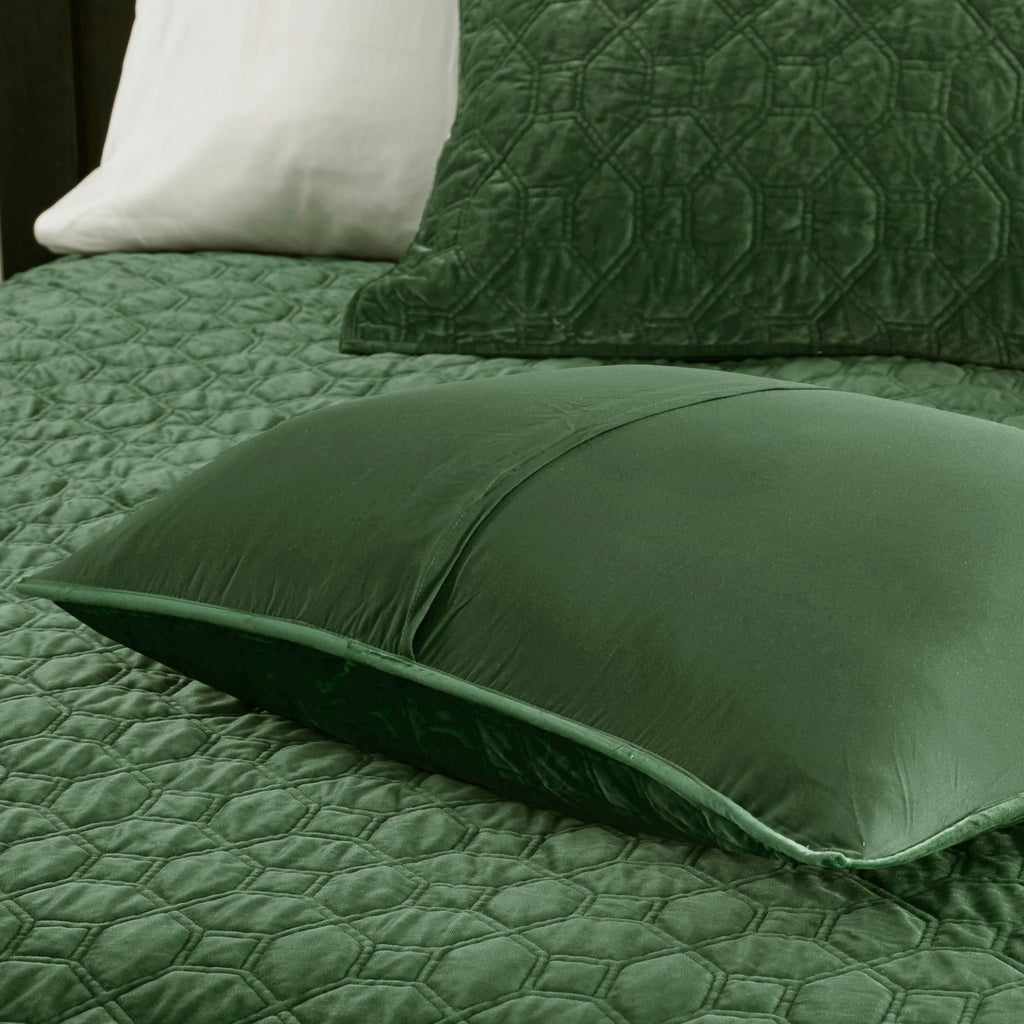 3 Piece Velvet Quilt Set