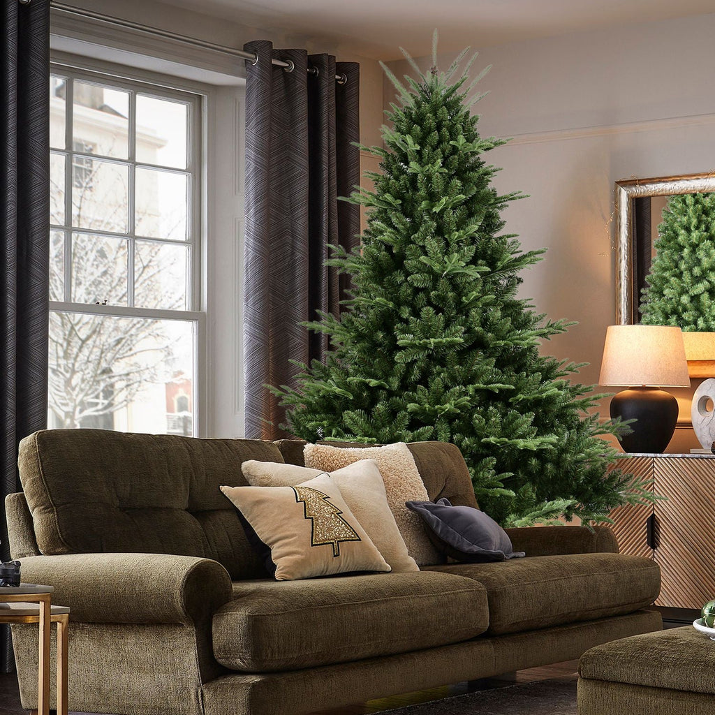 Full-Shaped 7FT Christmas Tree with 2257 Tips