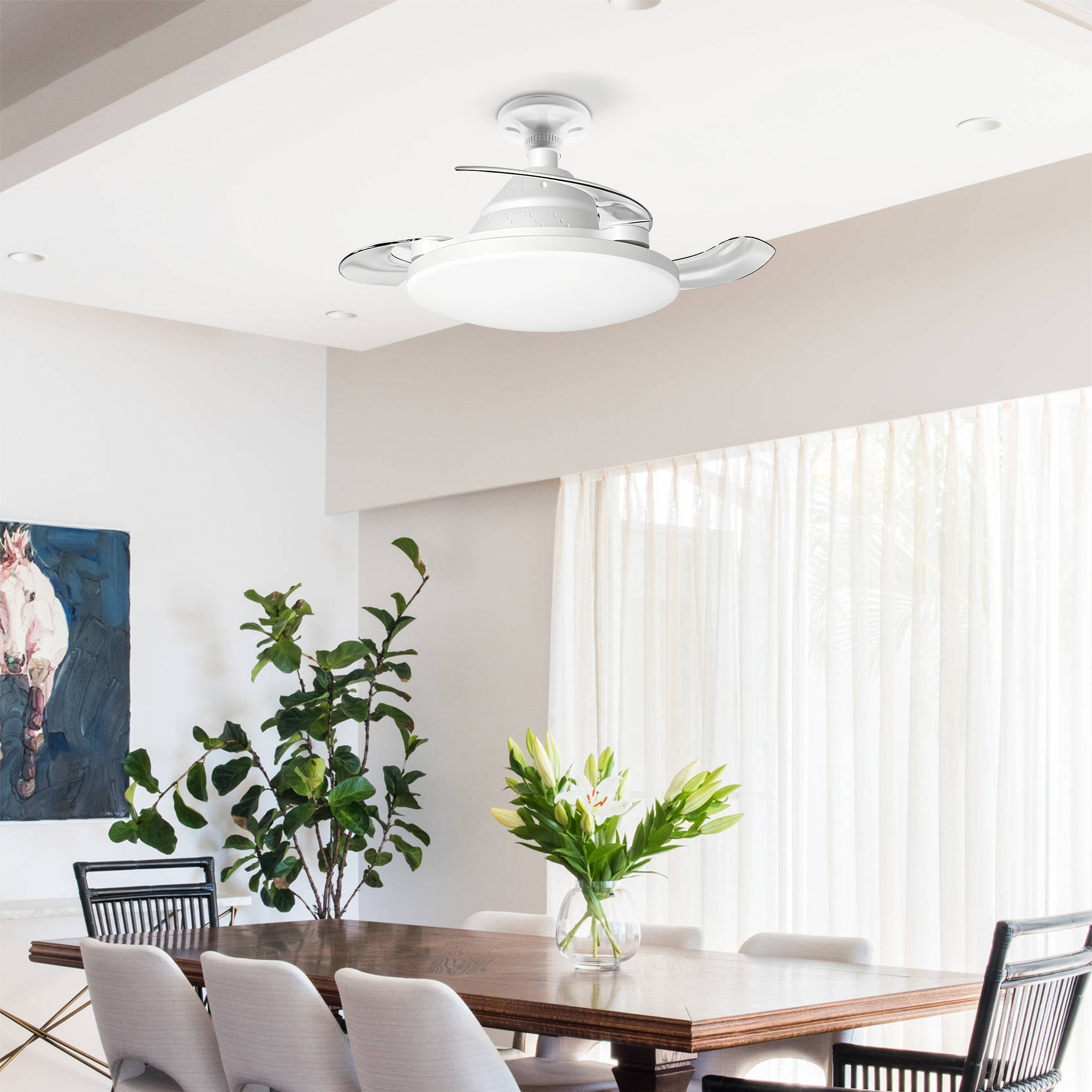 Bulb-Type Small Size Ceiling Fan With Retractable Blades