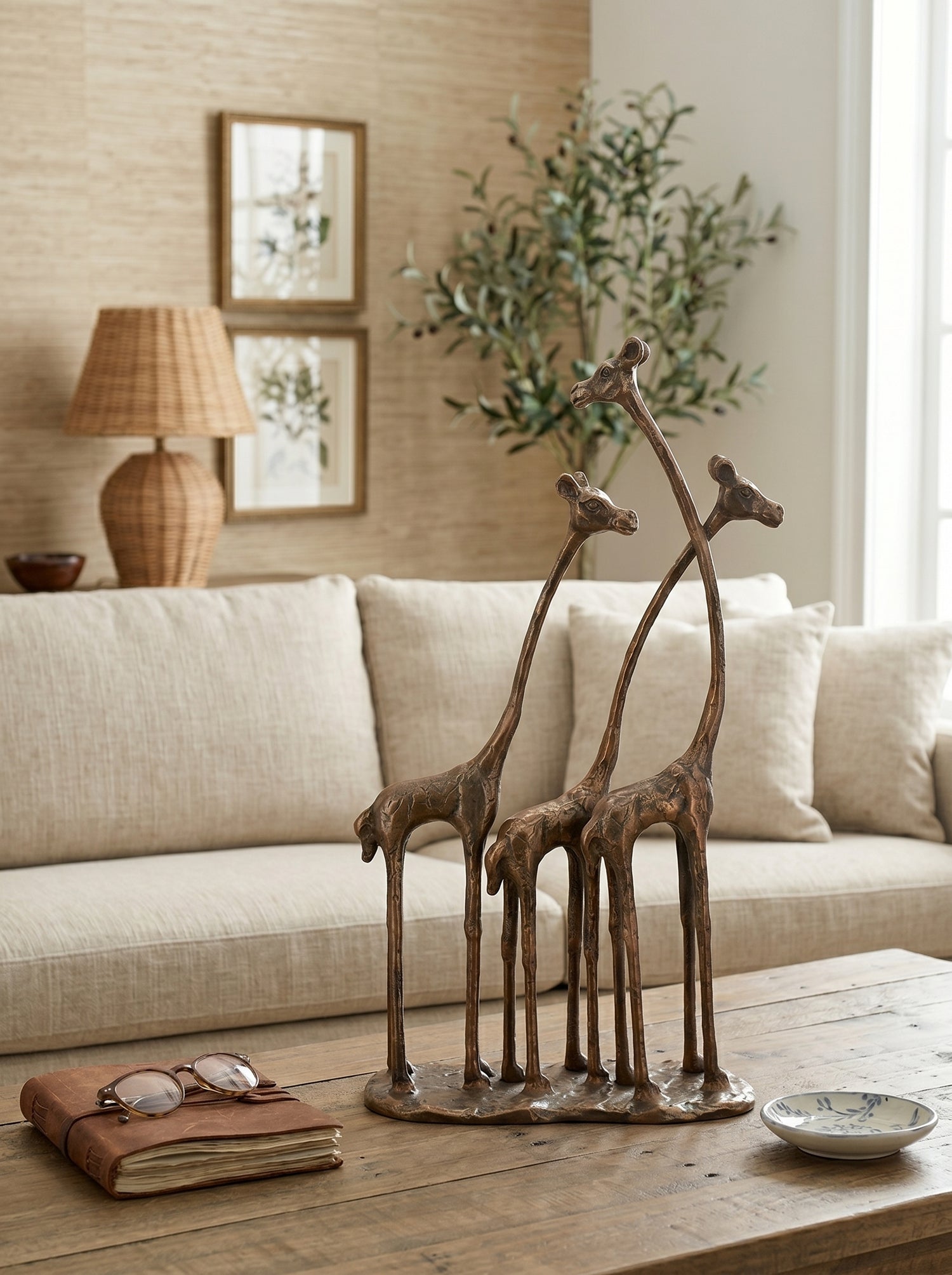 10x3.9x18.9" Giraffe Sculpture, Animal Statue Decor