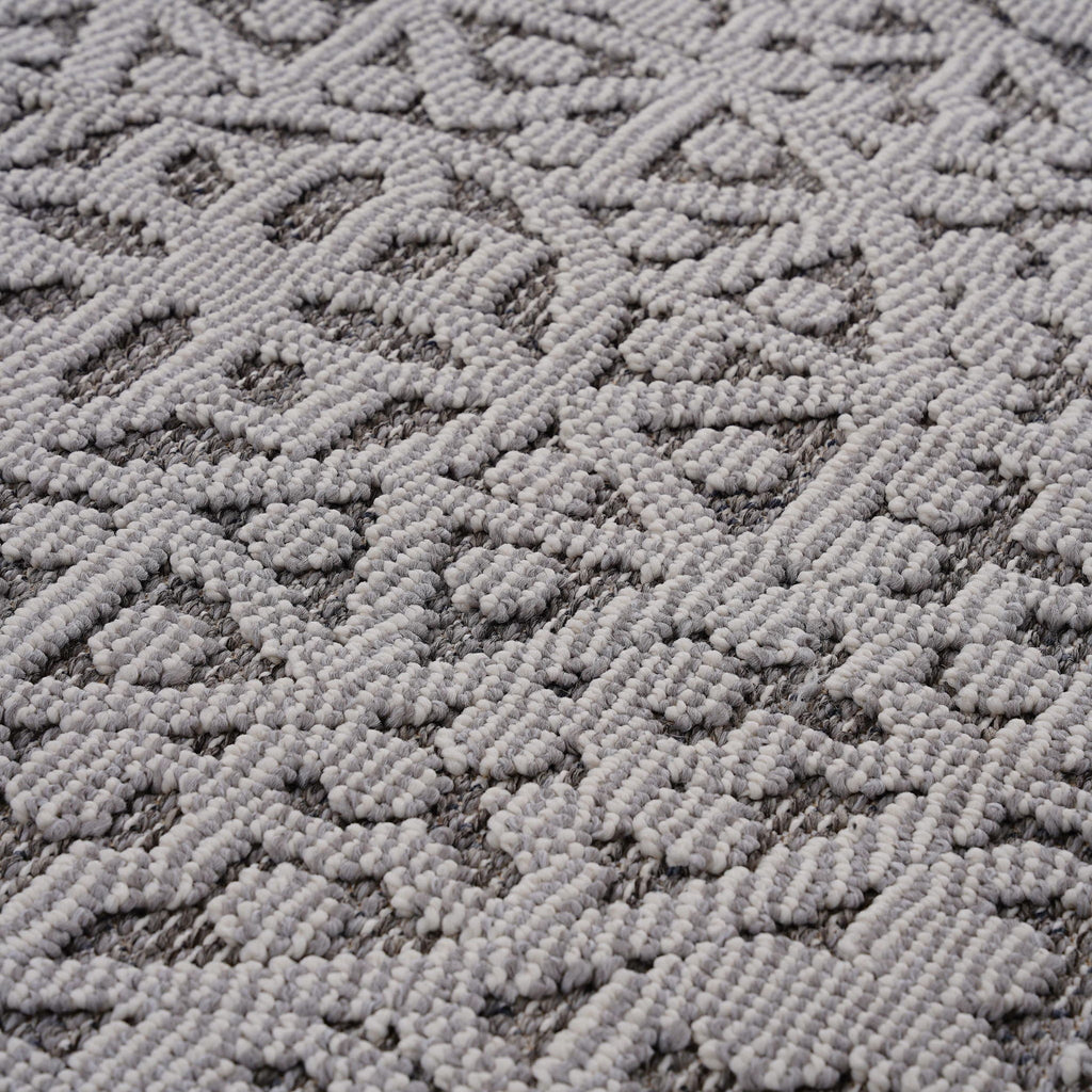 Guros - 8' X 10' Medallion Indoor / Outdoor Area Rug - Gray / White