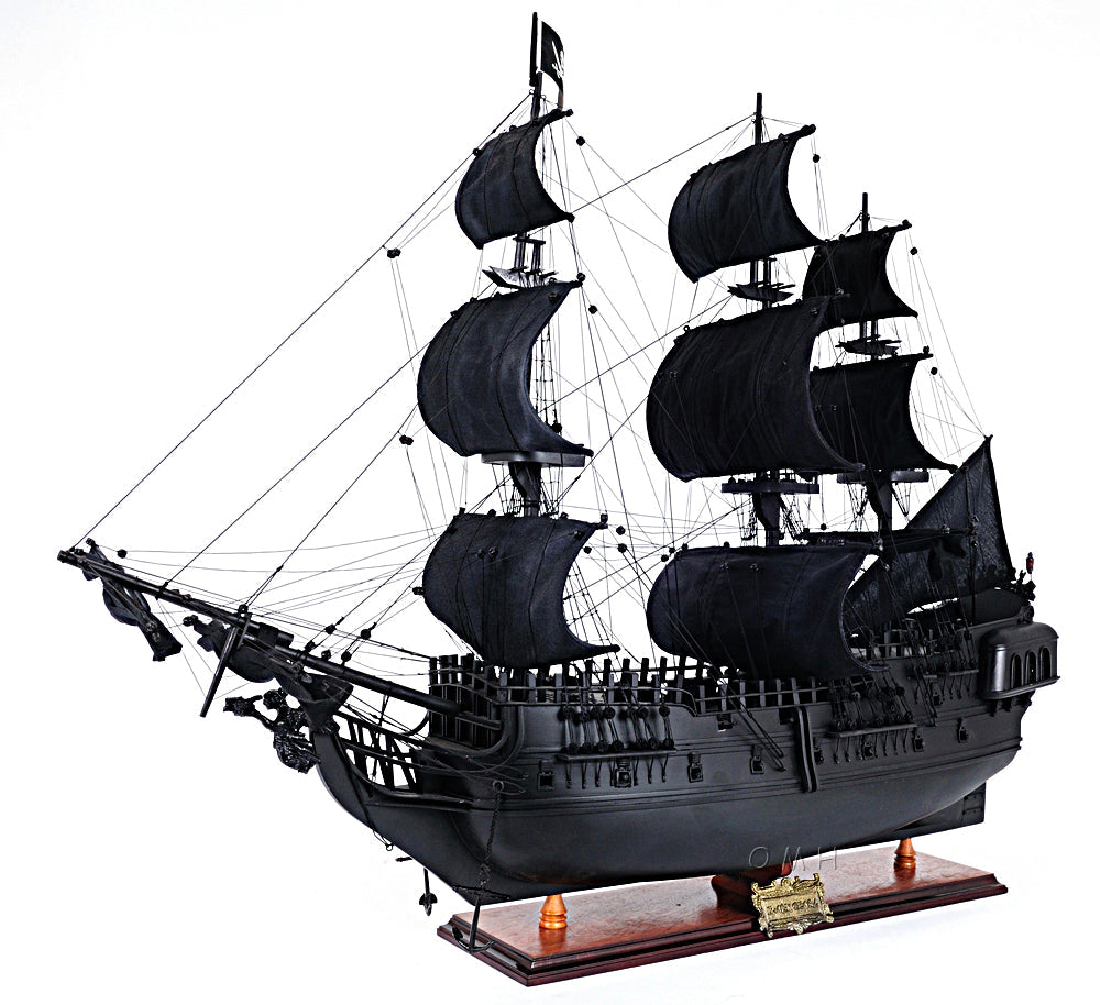 Black Pearl Pirate Ship Large With Table Top Display Case