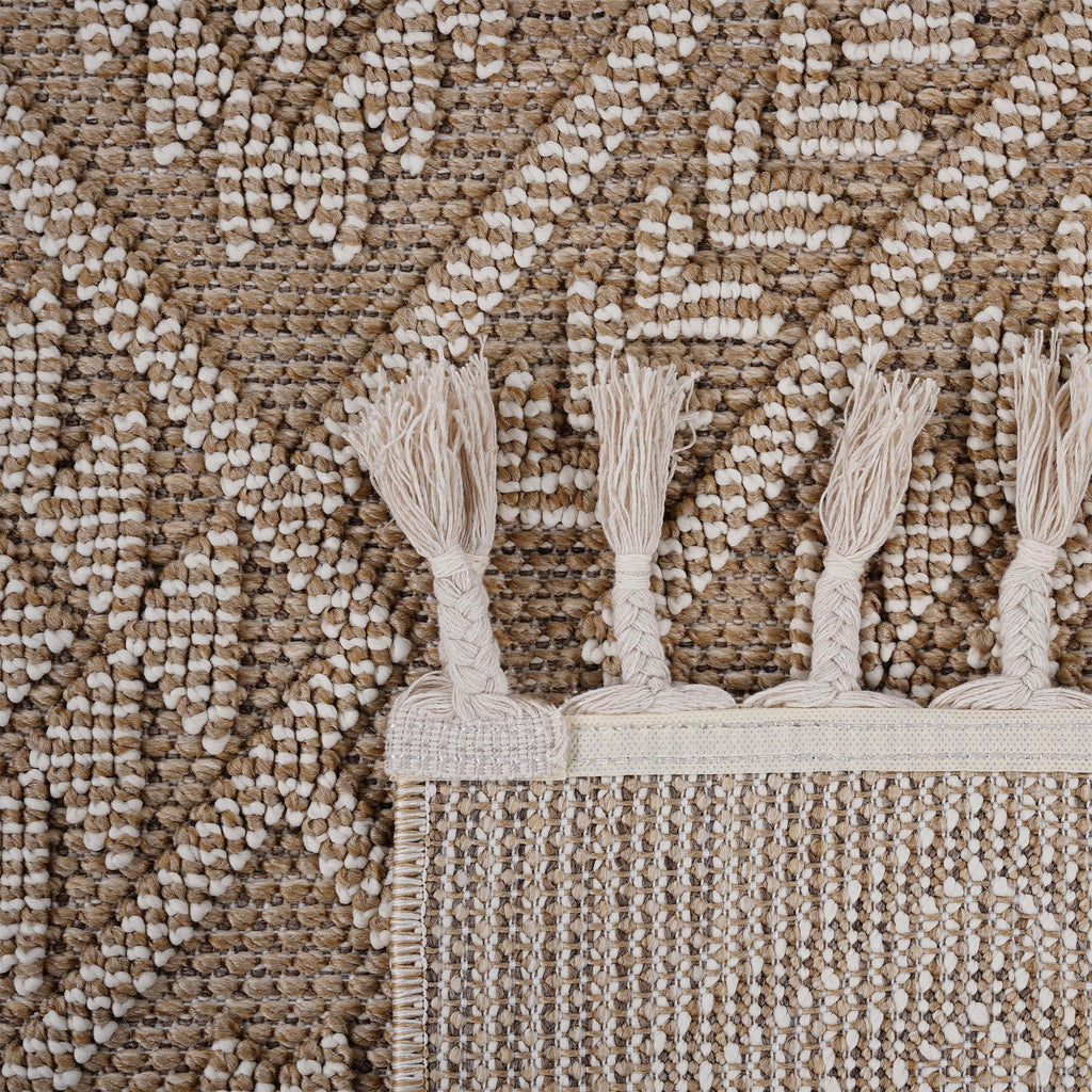 Guros - Trendy Traditional Indoor / Outdoor Rug